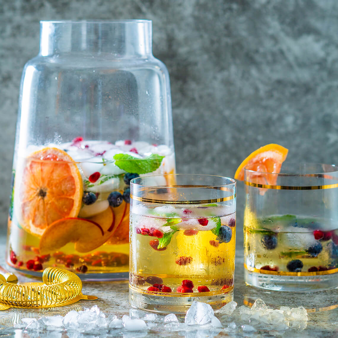 Sparkling wine sangria